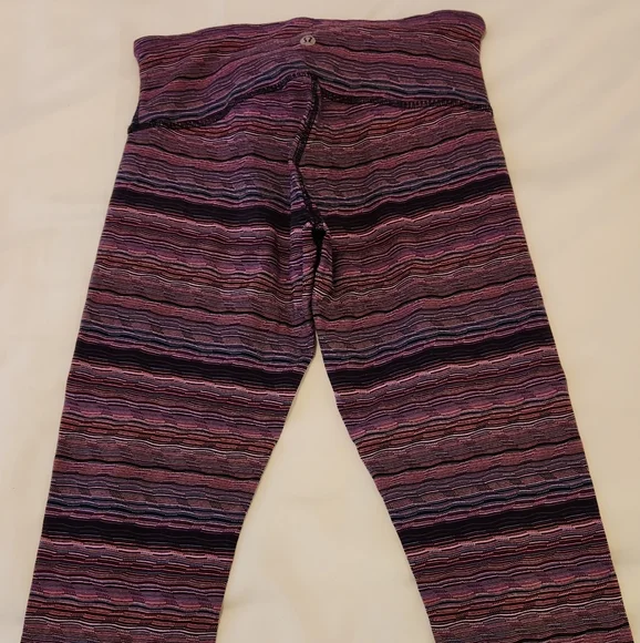 Lululemon Wunder Under Crop III - Picture 7 of 8